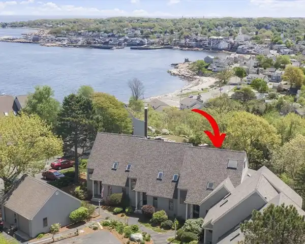 SPACIOUS CORNER CONDO WITH STUNNING OCEAN VIEWS