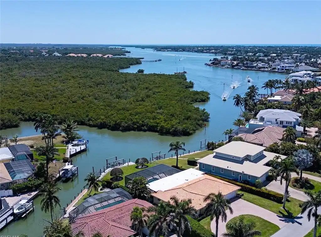 Serene Boater's Oasis