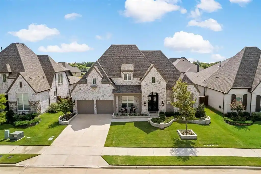 Elegance and Comfort with Modern Convenience