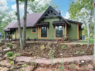 15-Plus-Acre Mountaintop Oasis