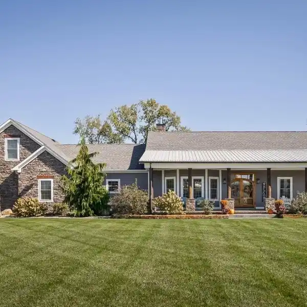 AMAZING CUSTOM BUILT HOME IN NEW PALESTINE