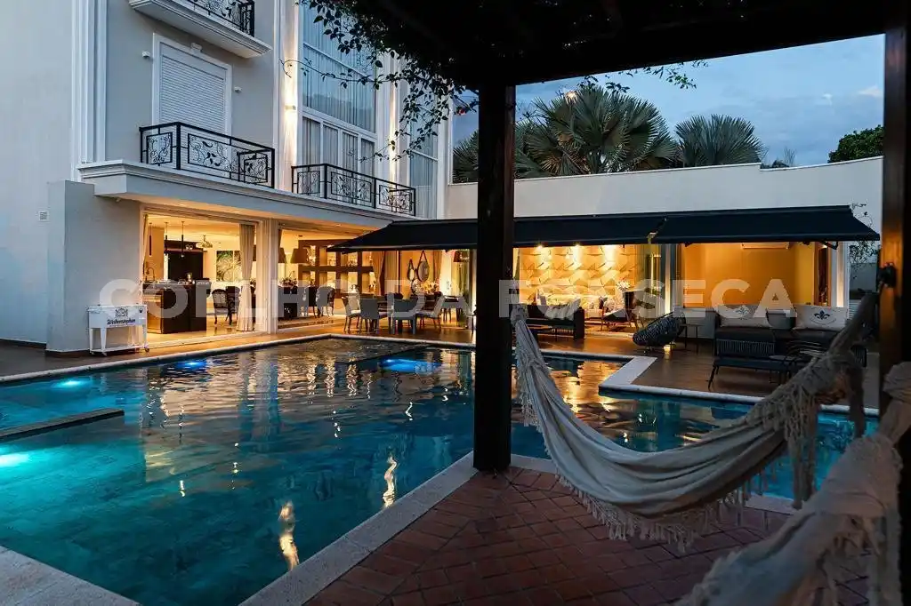 Fully Decorated Gem with Refinement