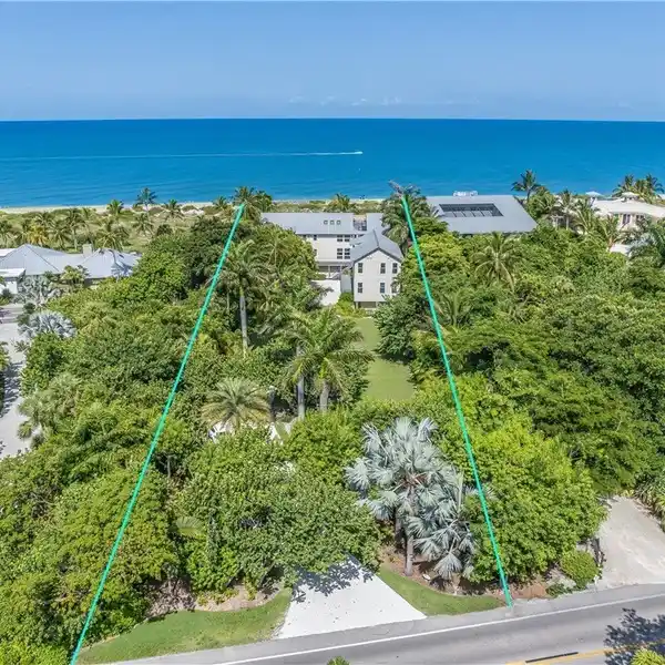 LUSH TROPICAL ESTATE