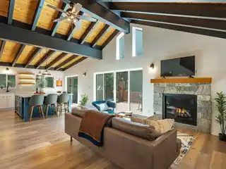 Cedar Flat Gem with Private Lake Access