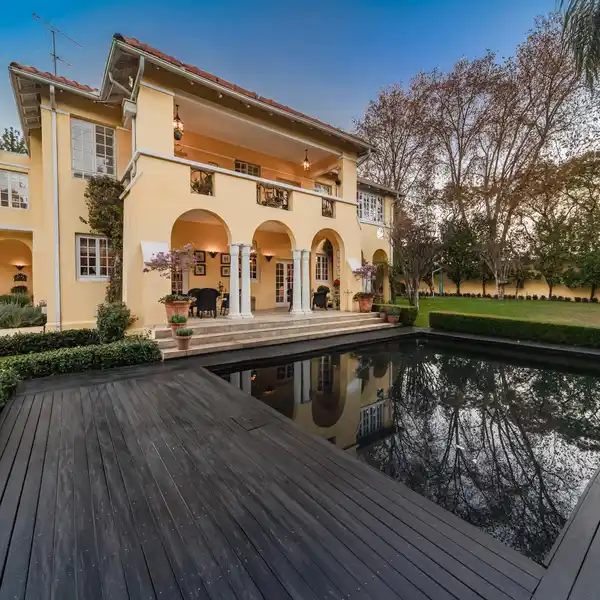 GLAMOROUS VINTAGE-CONTEMPORARY HOME