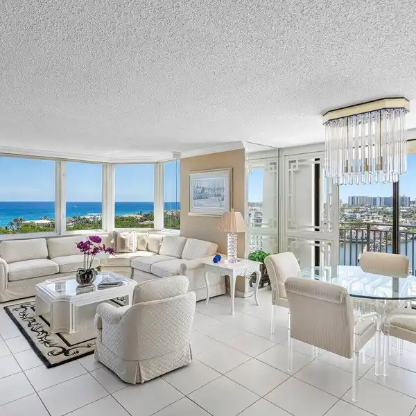 HIGH-FLOOR CORNER HOME WITH AMAZING VIEWS