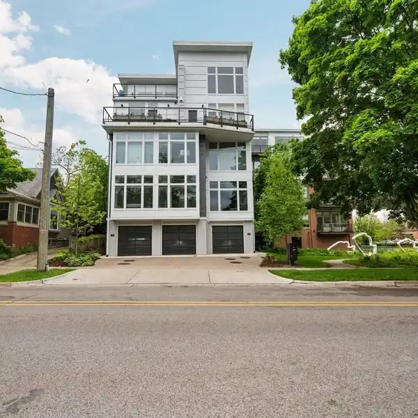 MODERN ELEGANCE MEETS NATURE IN PRIME LOCATION