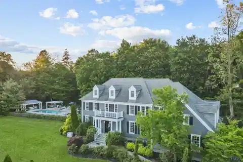 Refined Living Blending Traditional and Contemporary Vibes