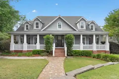Distinctive Pool Home in Heritage Oaks