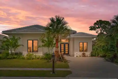 Tesoro Club Contemporary with Luxurious Poolside Living