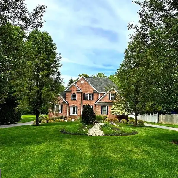 BEAUTIFUL HOME GREAT FOR ENTERTAINING