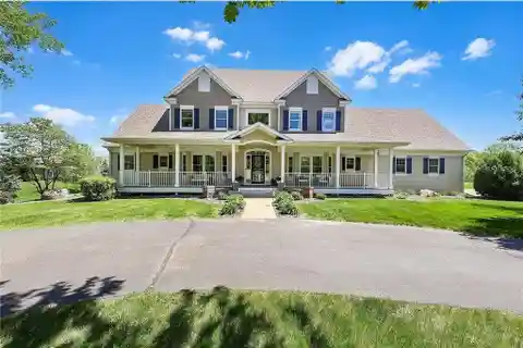 Open-plan Beauty on Nearly 4.5 Acres