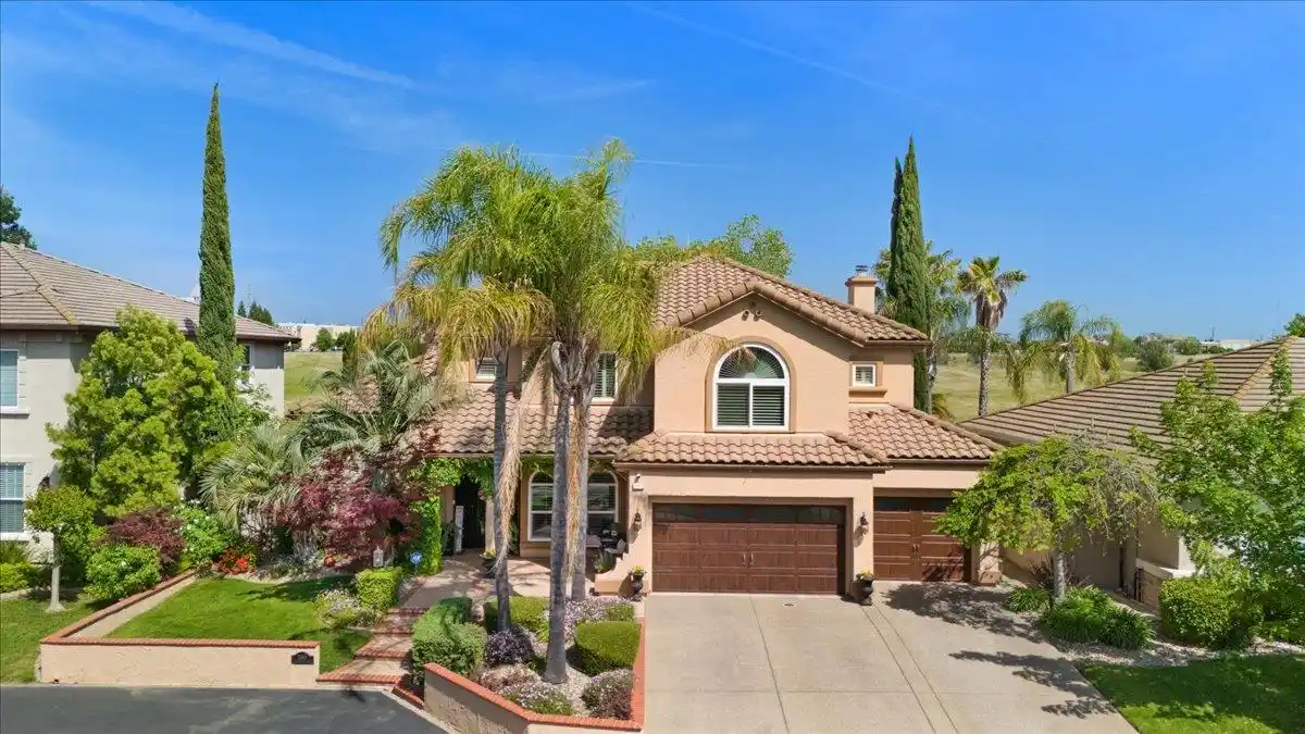 Executive-style Home in Heritage at Diamond Oaks