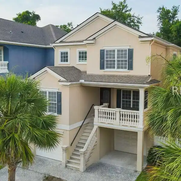 STYLISH RETREAT WITH BEACH ACCESS