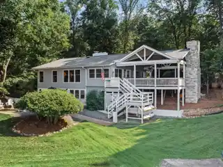 Charming Waterfront Retreat