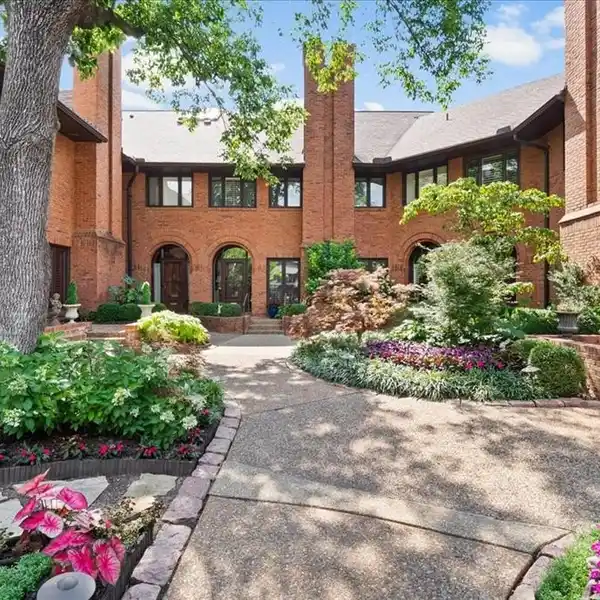THOUGHTFULLY REDESIGNED TOWNHOME IN THE HEART OF CLAYTON