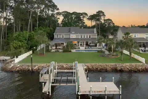 Extraordinary Whisper Bay Retreat