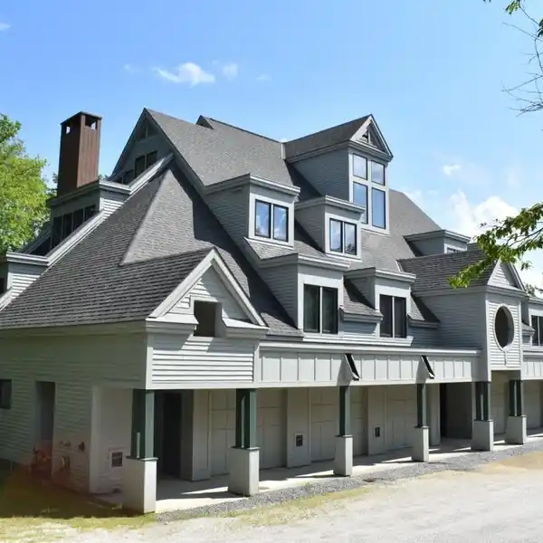 SKI-INSPIRED HOME WITH PRIVATE HOT TUB