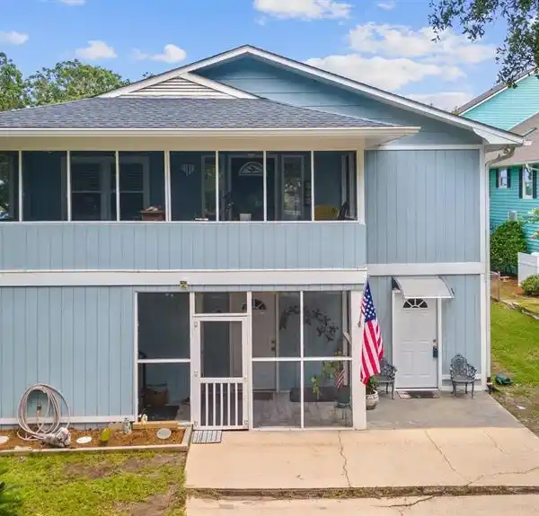 WATERFRONT ESCAPE IN BEAUTIFUL MURRELLS INLET