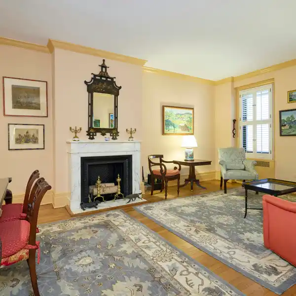 ELEGANT PRE-WAR RESIDENCE ON PARK AVENUE