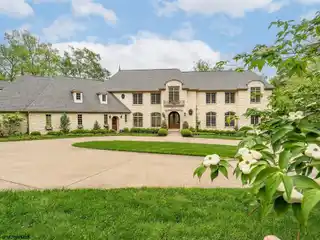 Exceptional Lakefront Retreat