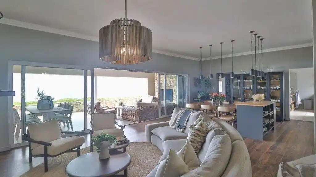 Exceptional Property with a Sea-front View