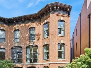Timeless Lincoln Park Row Home with Modern Elegance