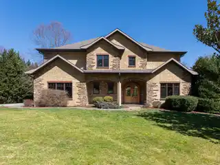Custom Home Full of Spectacular Finishes
