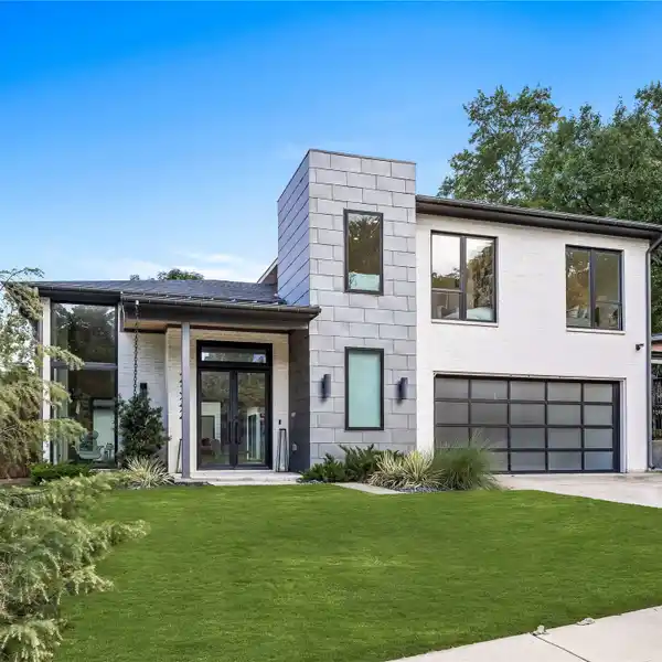 MODERN LUXURY IN THE HEART OF LAKEWOOD