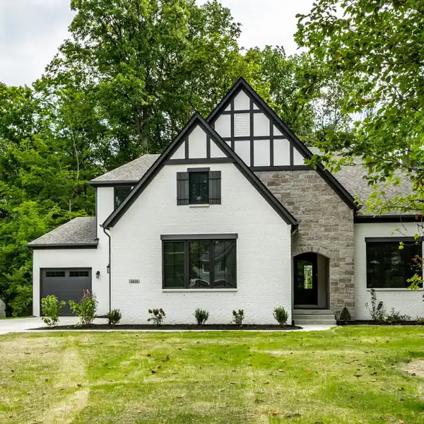 NEW BUILD IN THE HEART OF MERIDIAN HILLS