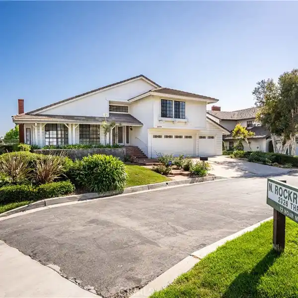 BEAUTIFUL HOME WITH SPECTACULAR VIEWS