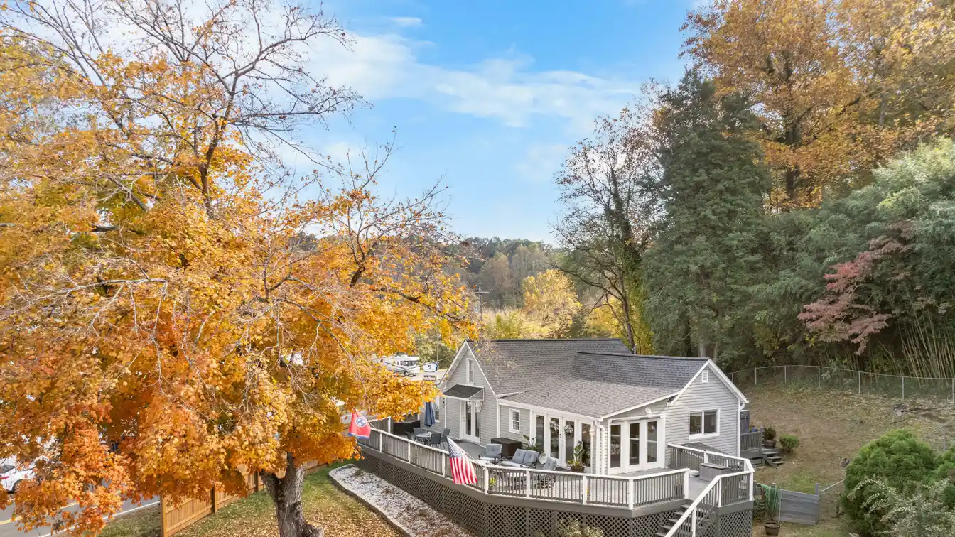 Prime Lakefront Property