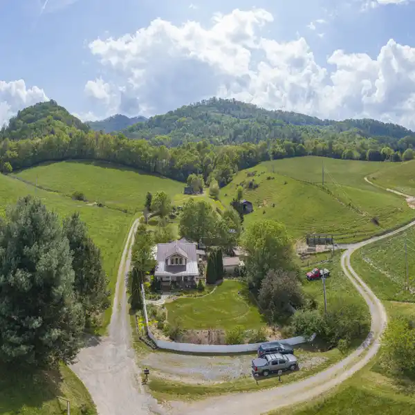 MULTI-HOME RETREAT ON OVER TWO ACRES