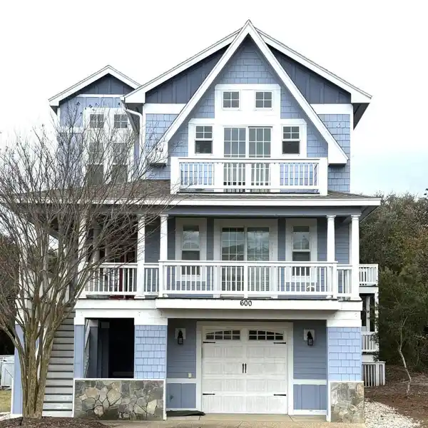 PERFECT BLEND OF COASTAL ELEGANCE AND RESORT-STYLE LIVING