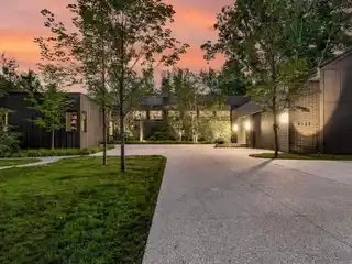 Architect-designed Lakeside Retreat