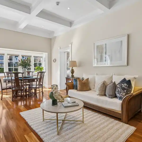 TOP-FLOOR APARTMENT ON THE COVETED CREMORNE POINT