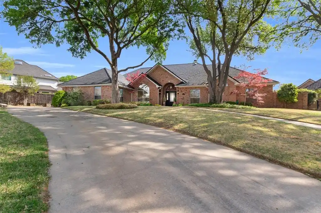 Single-story Residence in Stonebriar Village