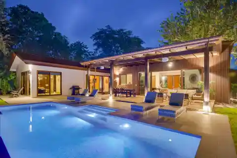 Tropical Luxury with Modern Architectural Elegance