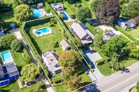 Historic Hamptons Farmhouse Reatreat