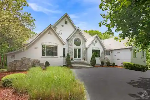 Architect’s Masterpiece Amidst Serene Woodlands