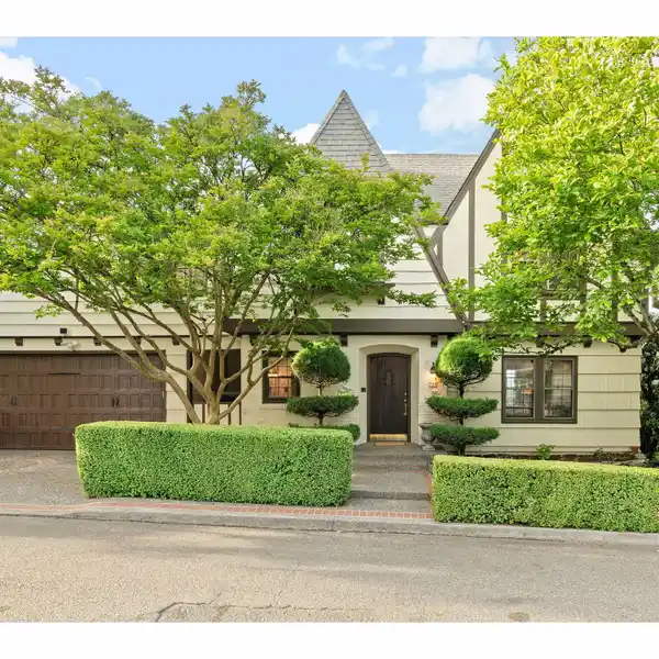 STATELY KING'S HEIGHTS MANOR TUDOR