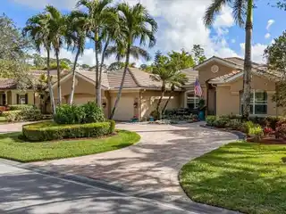 Beautiful Single-family Home in Sought-after Wilshire Lakes