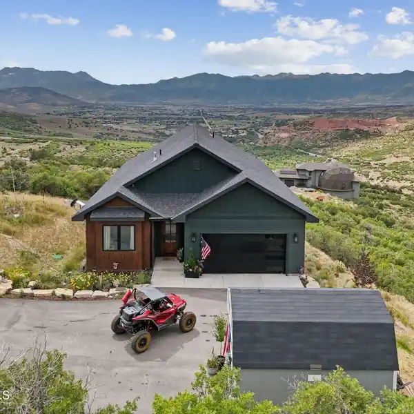 WELL-APPOINTED HOME IN TIMBERLAKES