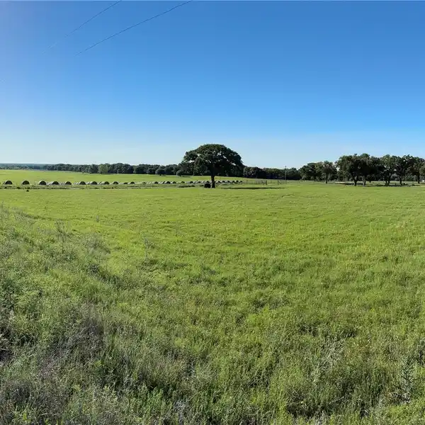 INVITING HOME ON OVER 161 IMPRESSIVE ACRES
