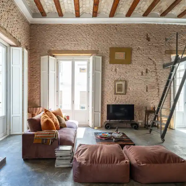UNIQUE AND EXCLUSIVE HOUSE IN A CLASSIC PALACE