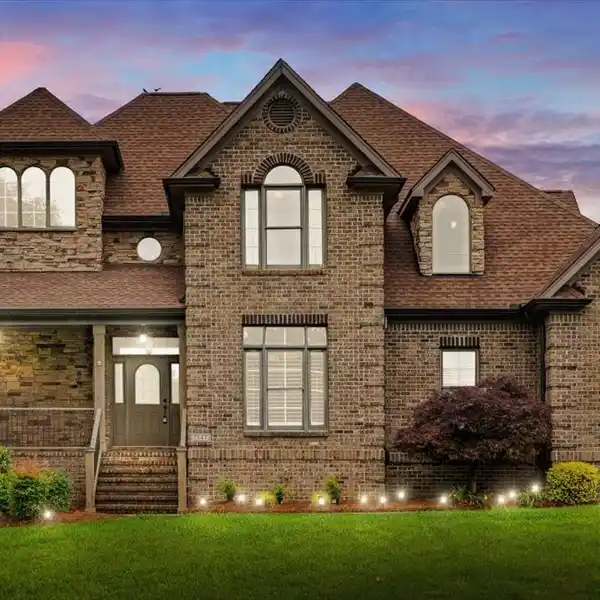 ELEGANCE AND COMFORT IN ARBOR RUN