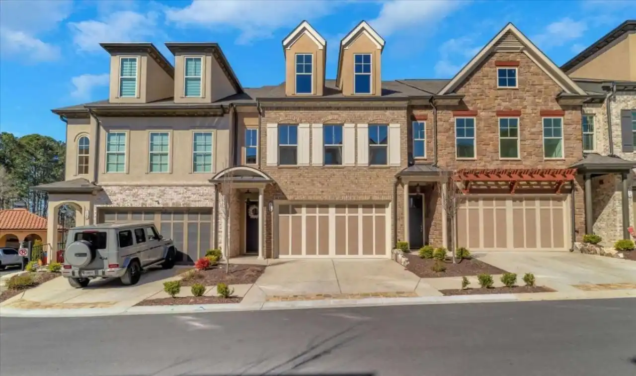 Luxurious Italianate-style Townhome in Tuscany Village