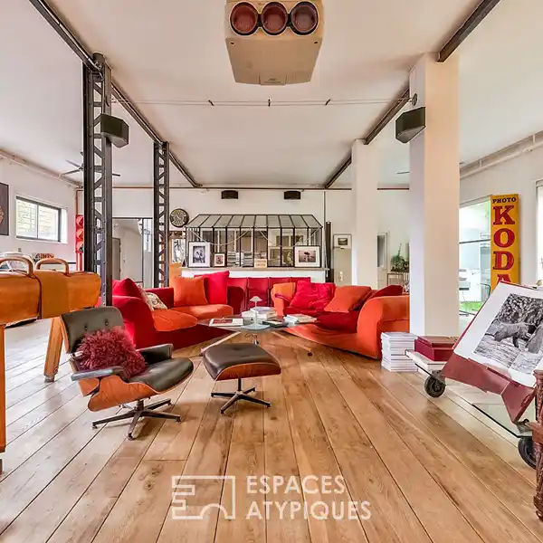 EXCEPTIONAL RESIDENCE WITH AN EIFFEL-STYLE STRUCTURE