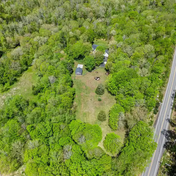 ELEGANT EQUESTRIAN ESTATE ON 5+ ACRES
