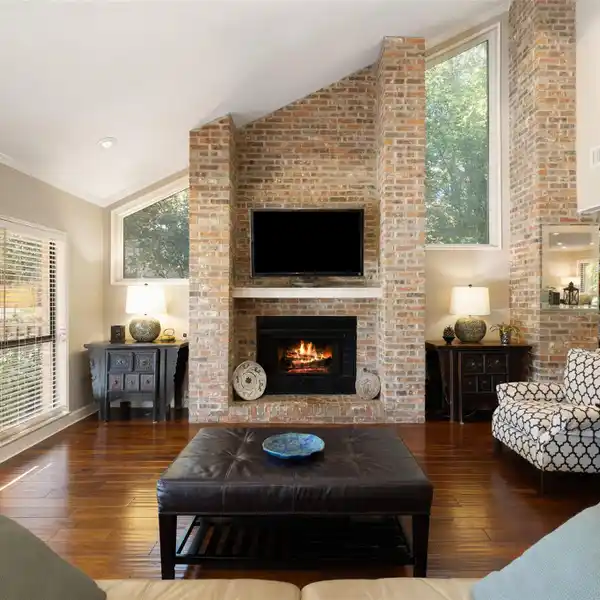 FANTASTIC HAVEN WITH A BEAUTIFUL WRAPAROUND PORCH